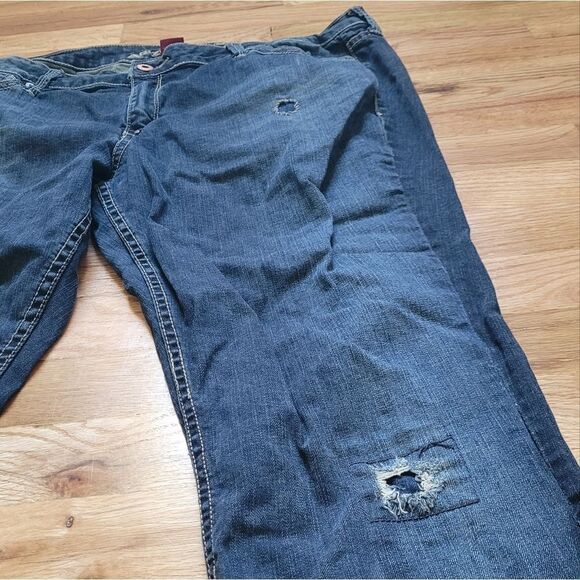 💙3 for $30💙 Arizona 19 Average Distressed Jeans Bootcut - Picture 6 of 12
